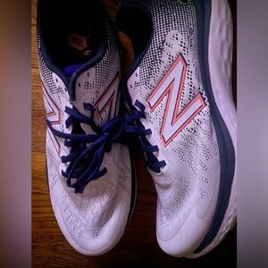 New Balance Womens size 12 Mems 10.5